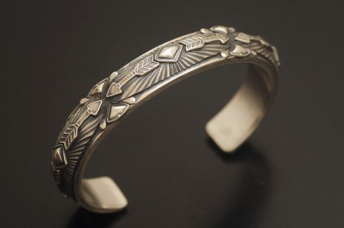 ナバホバングル デリック・ゴードン作 《スタンプ＆アップリケ》 内周