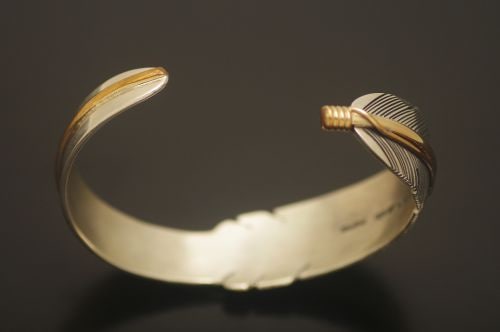 ナバホバングル ハーヴィー・メイス作 《中太フェザー/12KGF/NEW