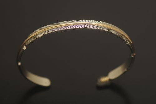 ナバホバングル ハーヴィー・メイス作 《フェザー/12KGF》 内周17.5cm