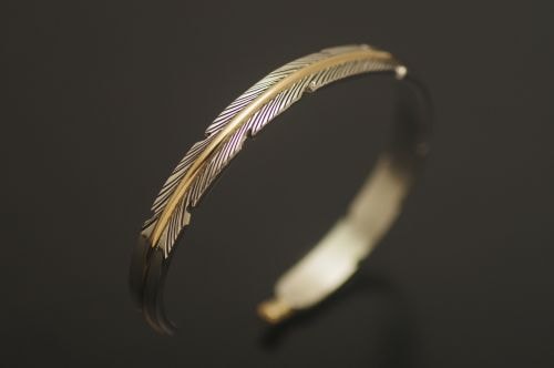 ナバホバングル ハーヴィー・メイス作 《フェザー/12KGF》 内周17.5cm