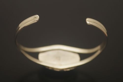 ナバホバングル Sampson Jake作 《オニキス》 内周17.2cm ｜ POWWOW