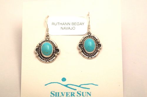 スリーピングビューティー ター コイズ　シルバー925　ピアス A/ナバホ　ホピ ナバホピアス Ruth Ann Begay作 《スリーピングビューティ》 ｜ POWWOW