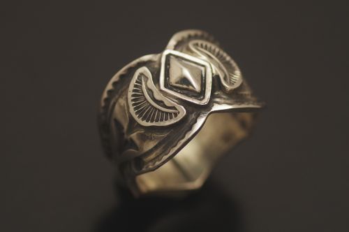 ナバホリング サンシャイン・リーブス作 《ダイヤコンチョ