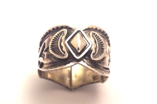 ナバホリング サンシャイン・リーブス作 《ダイヤコンチョ