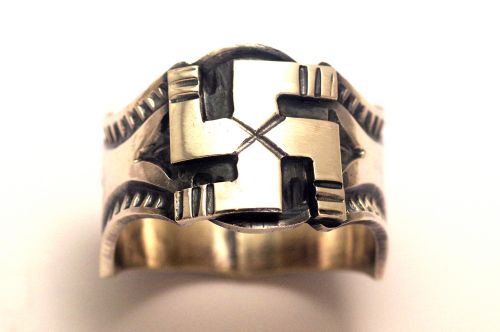 ナバホリング サンシャイン・リーブス作 《スワスティカ/フレッド