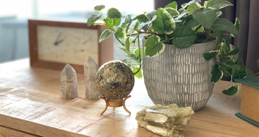 ブラジル産❣️美品❣️天然石透明感アメジストの笑い口　スフィア置物NO.011806 Crystals by Purely クリスタル バイ ピュアリ 天然石ショップ