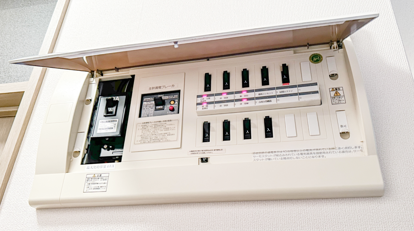 分電盤（ブレーカー）の交換時期はいつ？寿命のサインと費用相場を解説