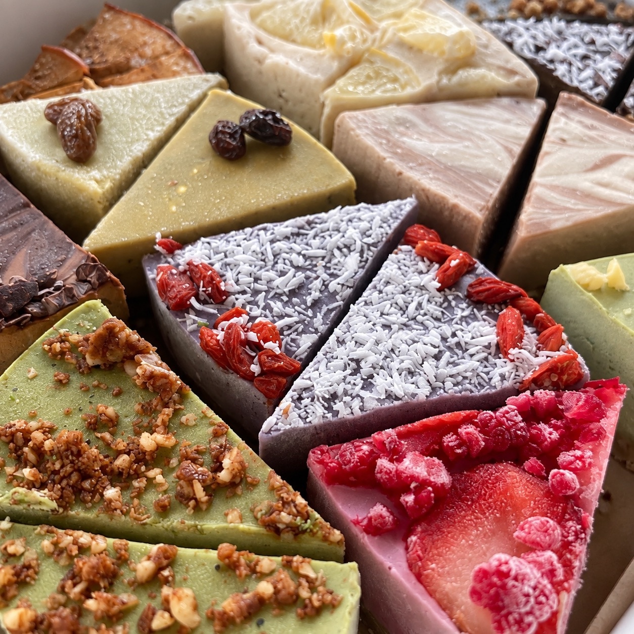 RAW CAKE