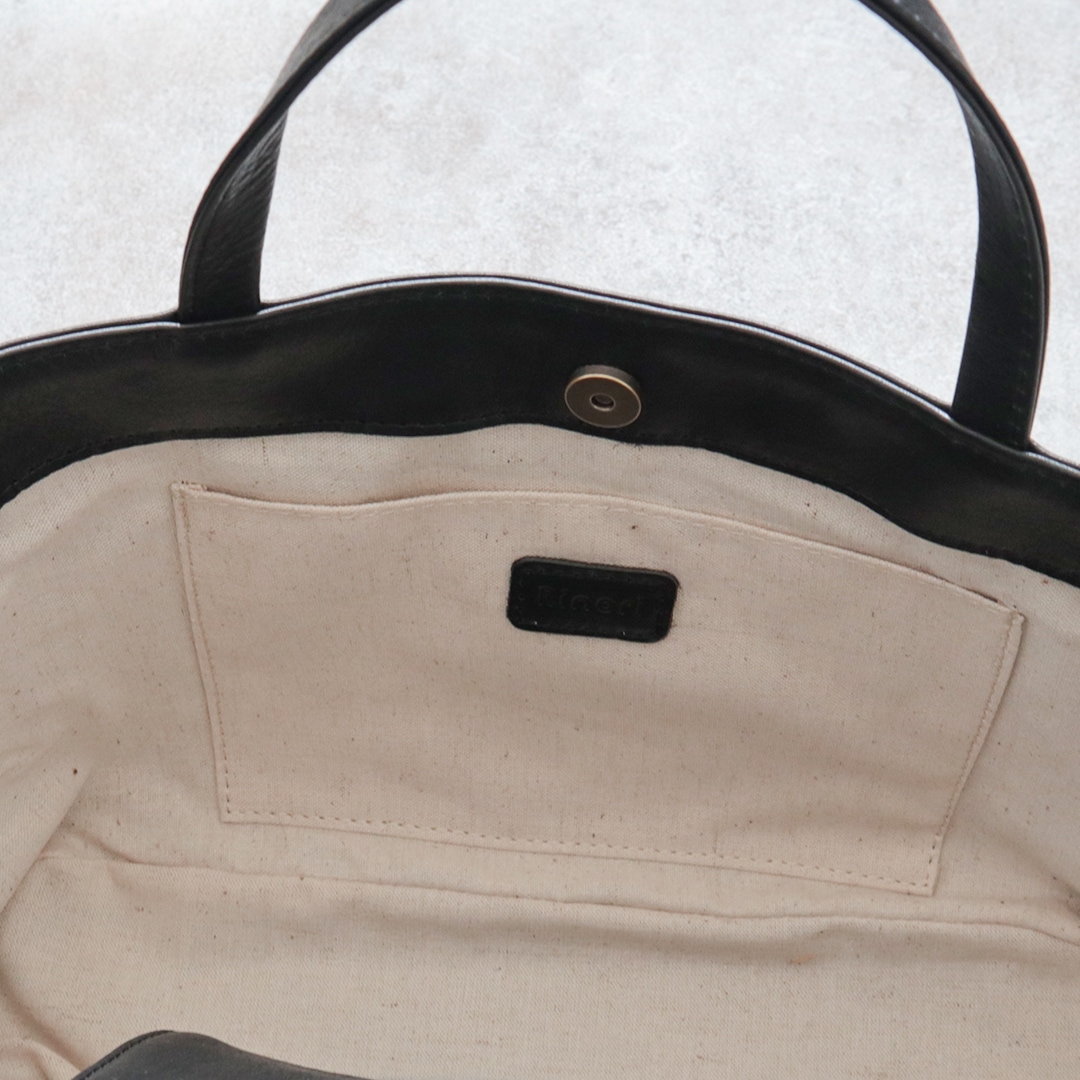 ワイドフラップトートのポケット