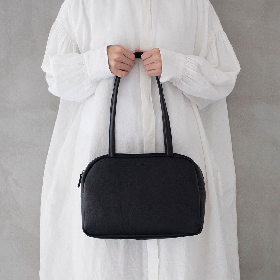 美品✨バリー ハンドバッグ オーストリッチ ターンロック 南京錠 フォーマル 黒 希少】BALLY バリー ハンドバッグ 黒 ターンロック 南京錠 ゴールド