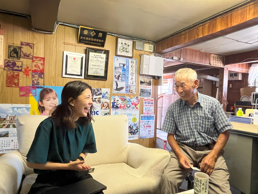 楽しそうに笑う坂本さんと石川さん