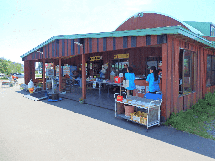 アースドリーム角山農場の売店外観