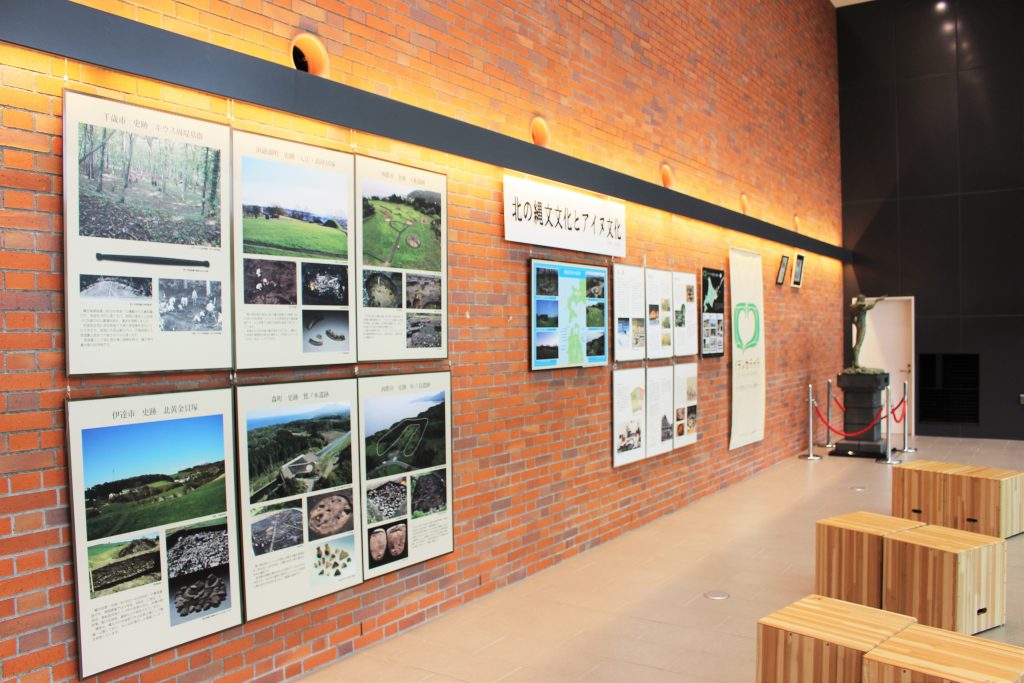 新函館北斗駅舎内のパネル展示スペース