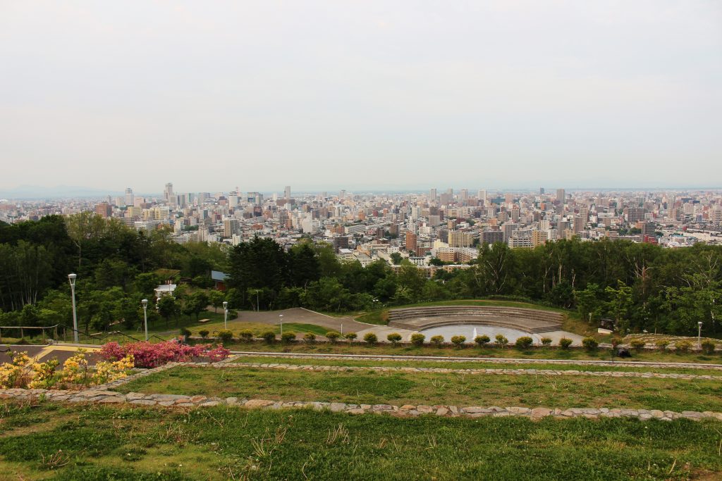 不思議な感覚に包まれる札幌市の旭山記念公園からの景色、眺望