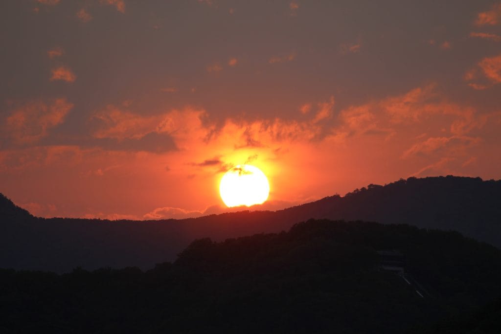 美しい夕日が見られる札幌市の旭山記念公園