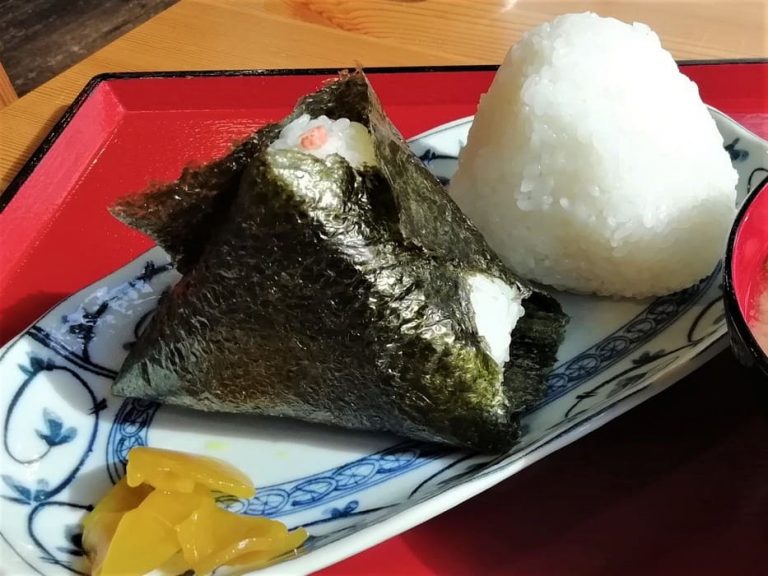 蘭越町の街の茶屋のおにぎり