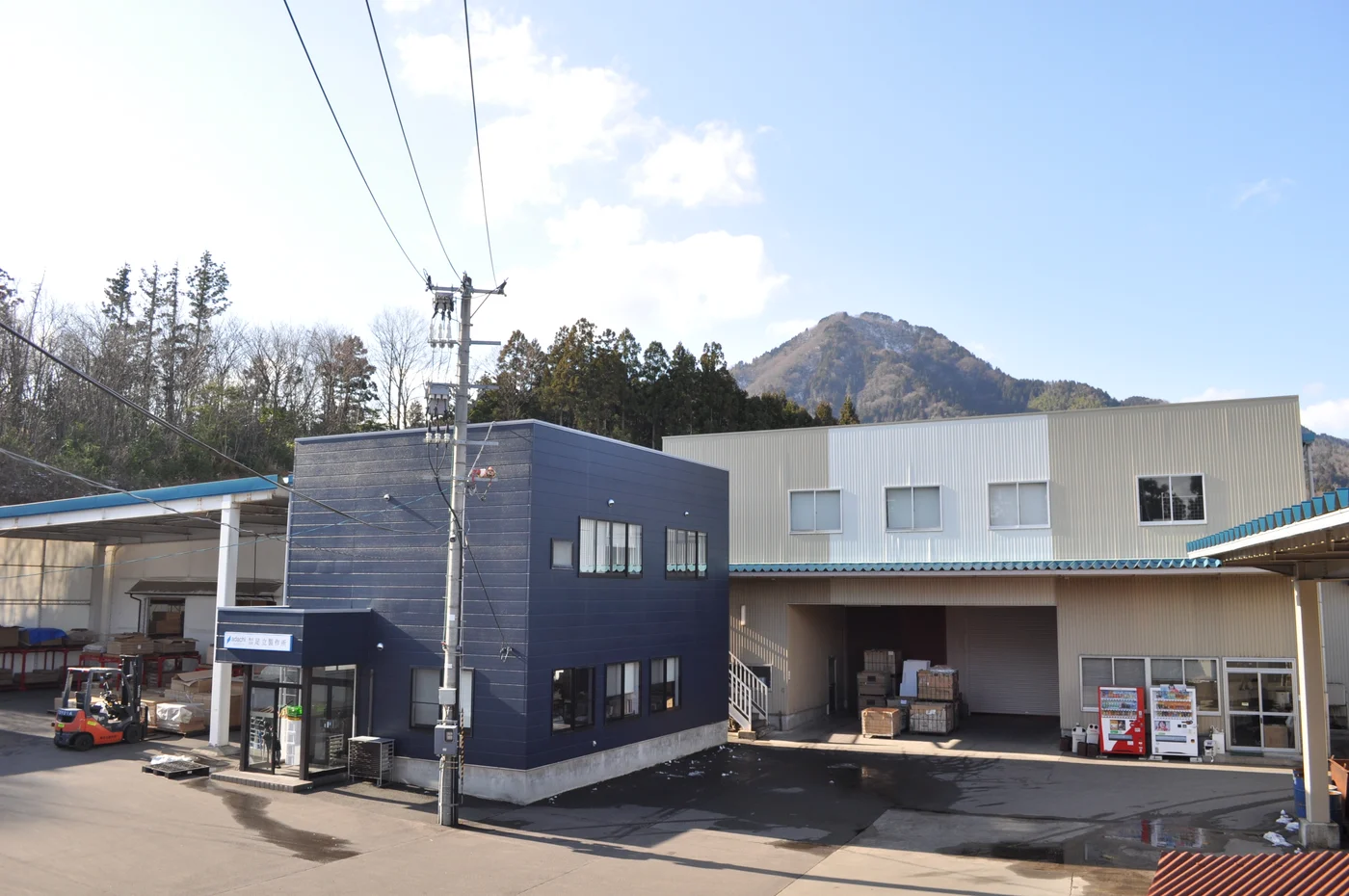 足立製作所の工場外観