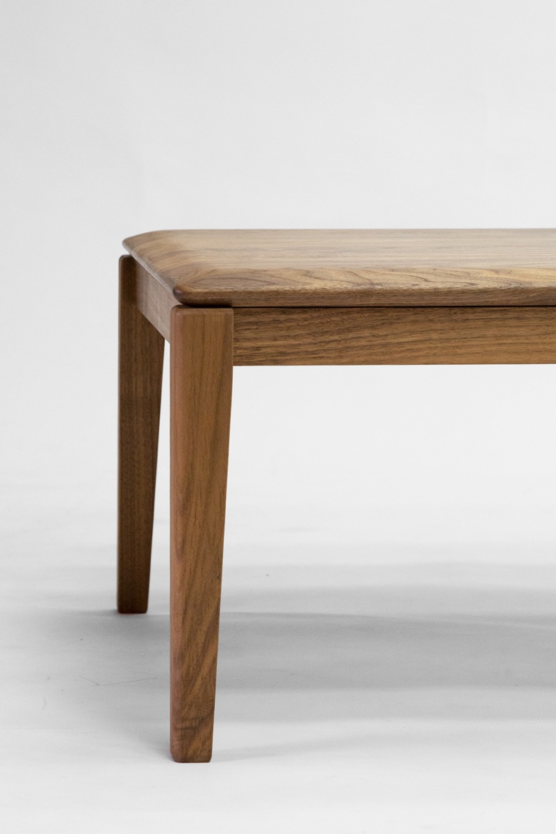 レニスコタツテーブル ウォールナット無垢材 こたつらしからぬ線の細いデザイン