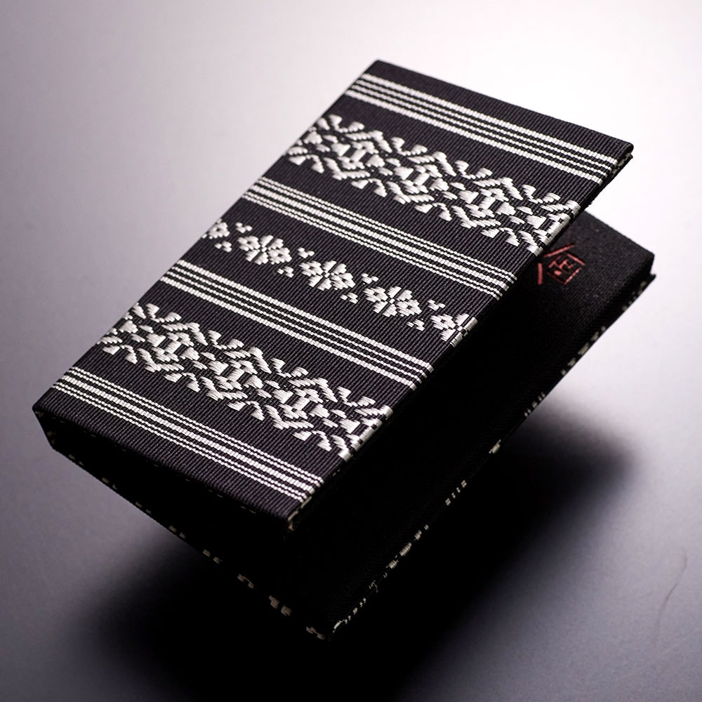 博多織 二つ折り名刺入れ 献上柄（黒白） | 工芸品 | 【公式通販】道の