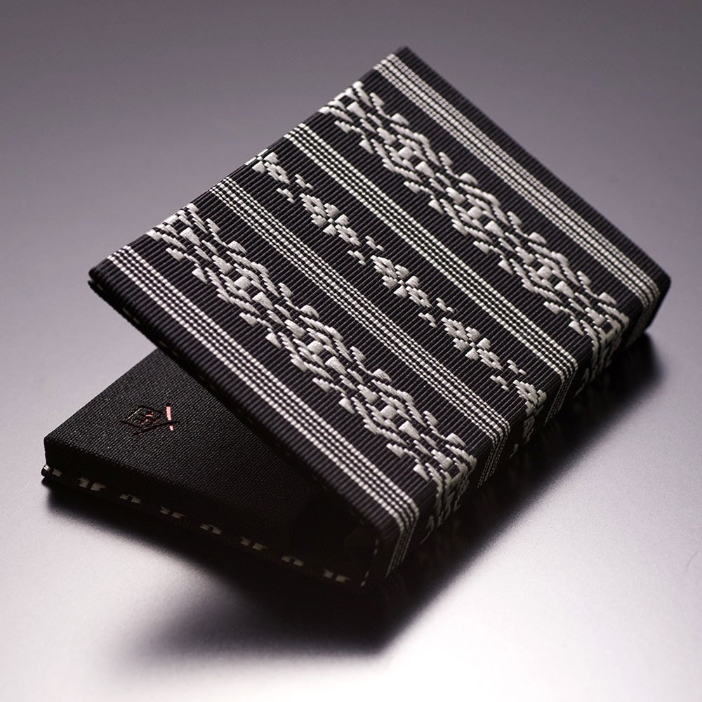 博多織 二つ折り名刺入れ 献上柄（黒白） | 工芸品 | 【公式通販】道の