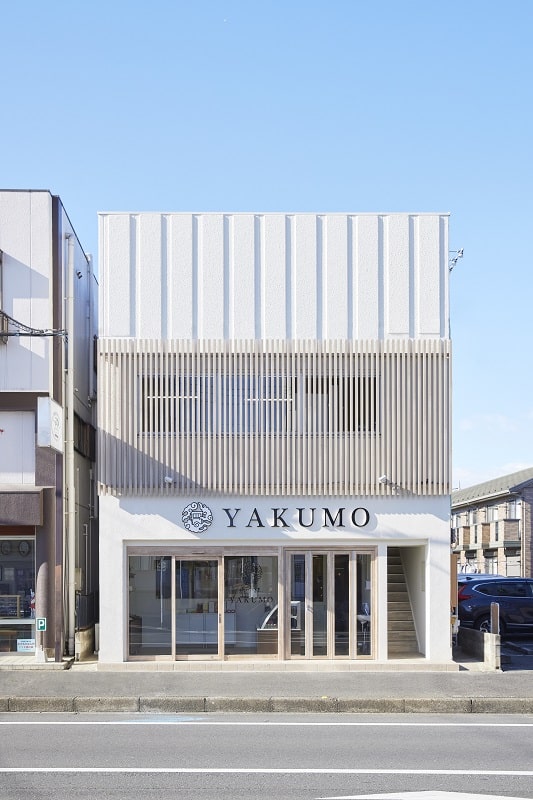 熟練したパテシエがひとつひとつこだわりの手作りスイーツを製造