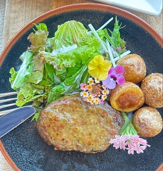 「咲いたまハンバーグ」のこだわりと美味しさの特徴