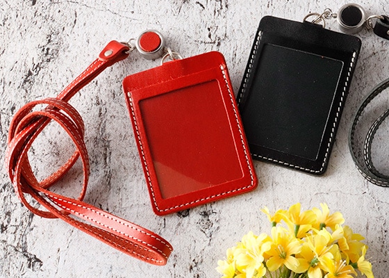 リール付き縦型IDカードケース