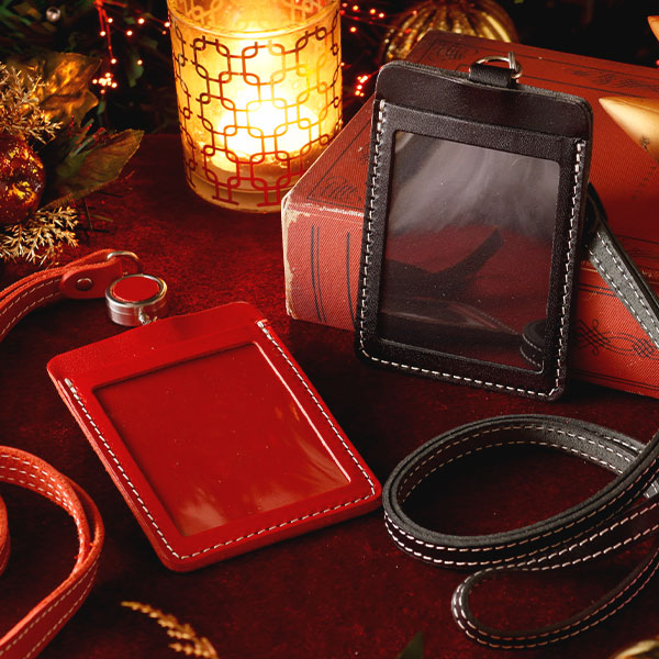 札幌革職人館 リール付き縦型IDカードケース