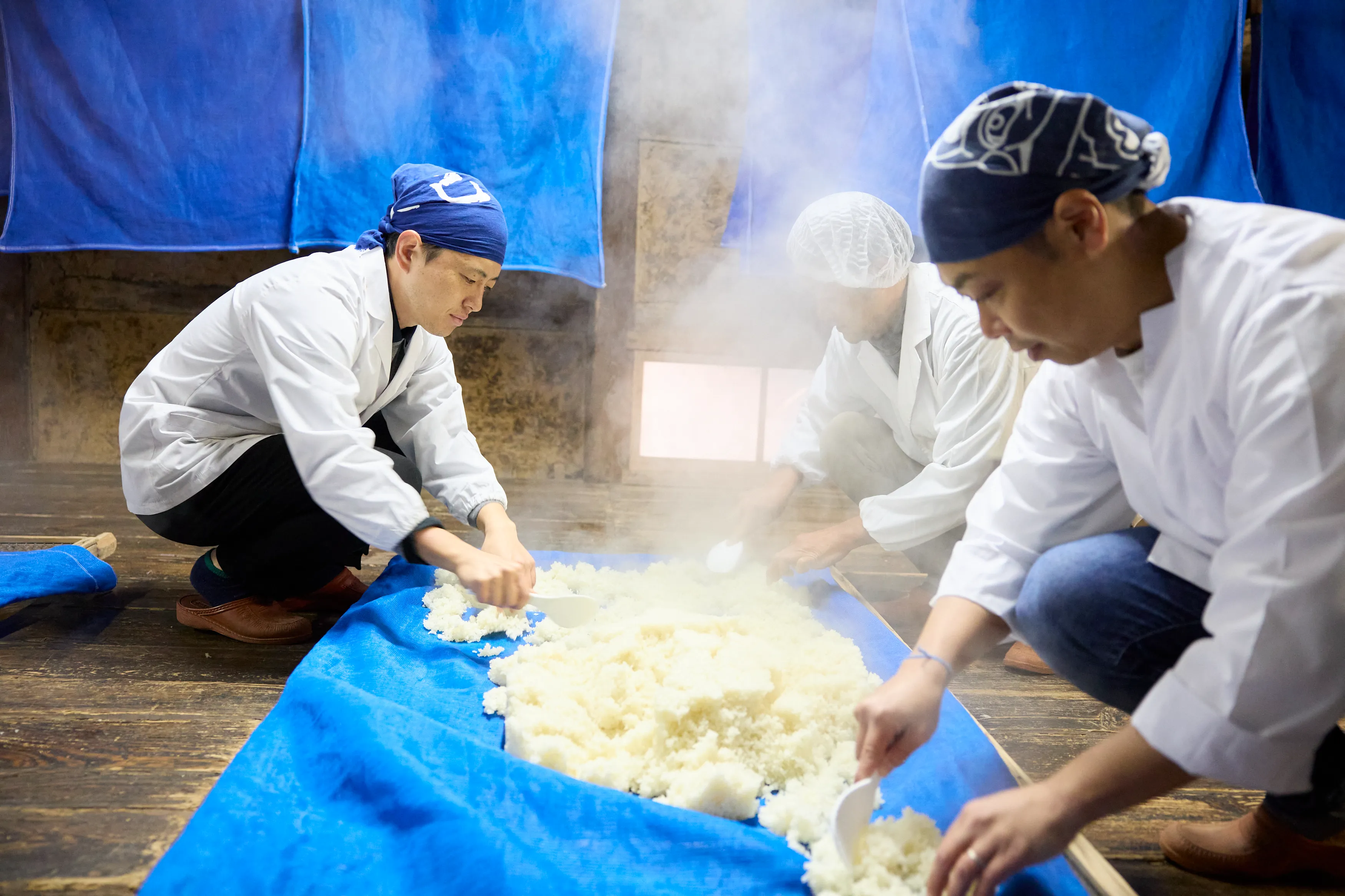 仕込みの一部を手伝って奥行きある酒造りを体感