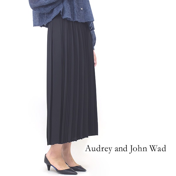 Audrey and John Wad  プリーツスカート