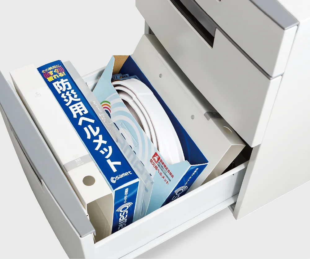 デスクの引き出しの中に入ったオサメット