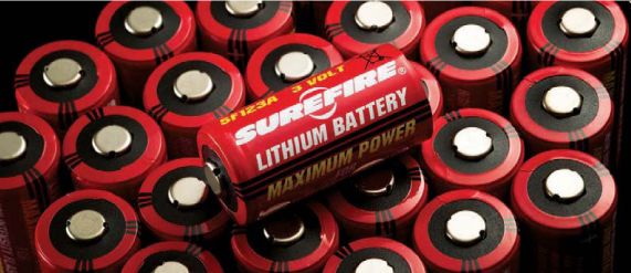 SUREFIRE（シュアファイア）の123Aリチウム電池(CR123A)は大容量・大パワーで、国内製の他社製品よりも長持ちです。