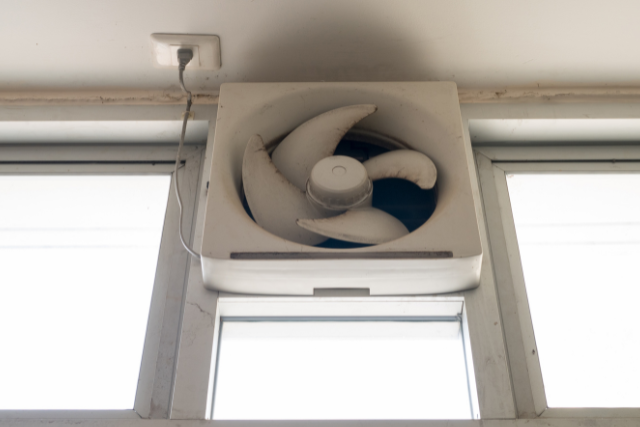 施主のミカタコラム 換気扇の交換は何年ごと？知らないと後悔する買い替えのタイミング