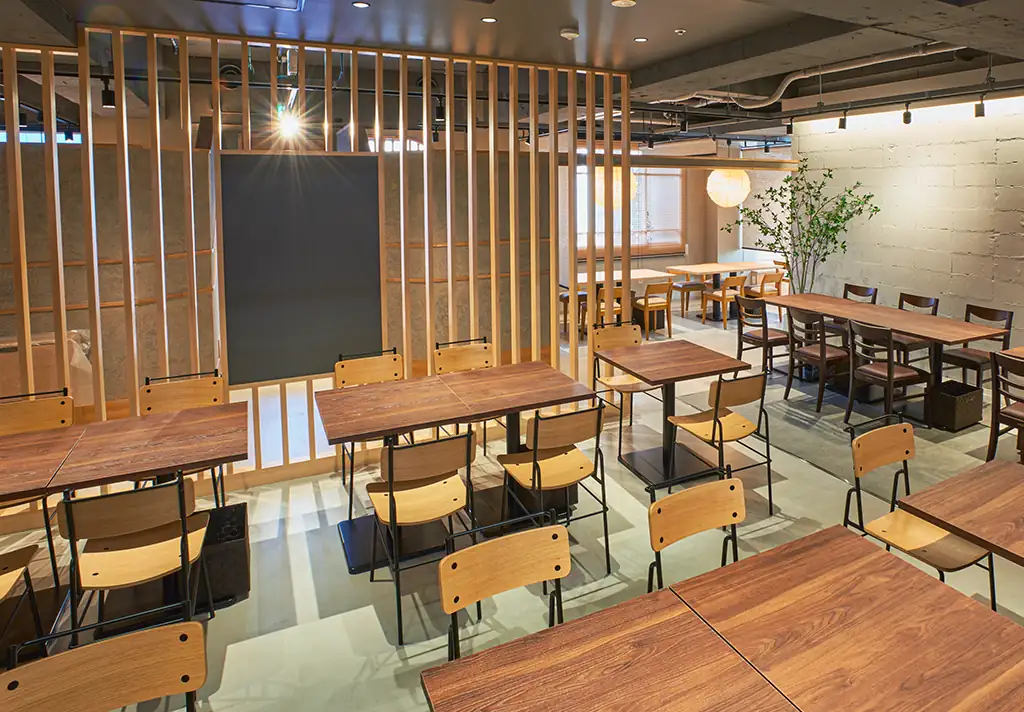 和モダン空間の店内