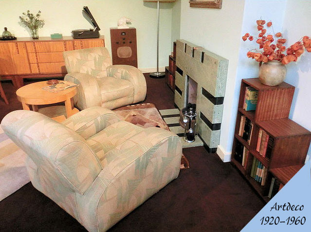アールデコ様式のアンティーク家具の部屋の画像