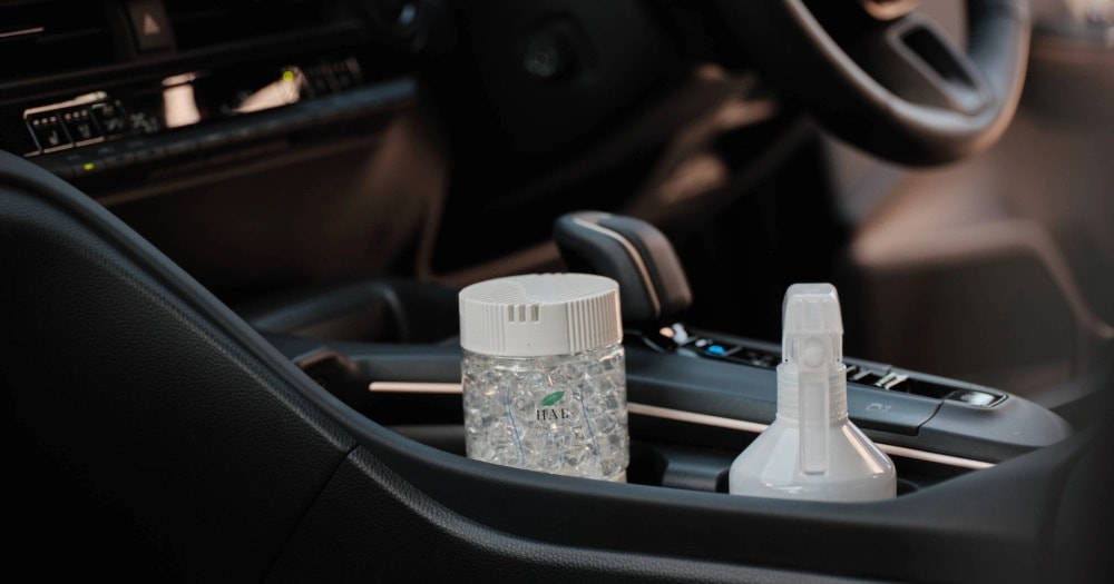 消臭ビーズ140g車内使用シーン