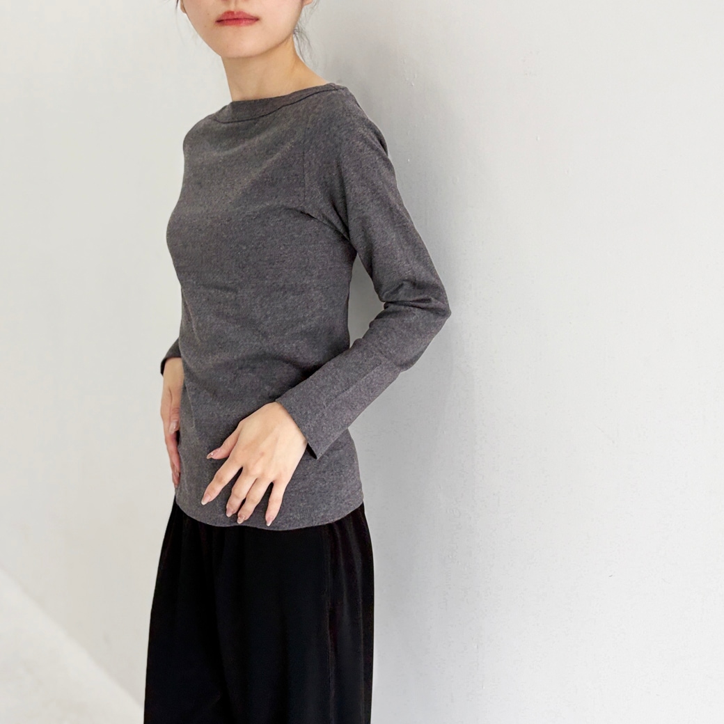 丸胴フライスボートネック長袖＿着心地抜群のきれい目カットソー