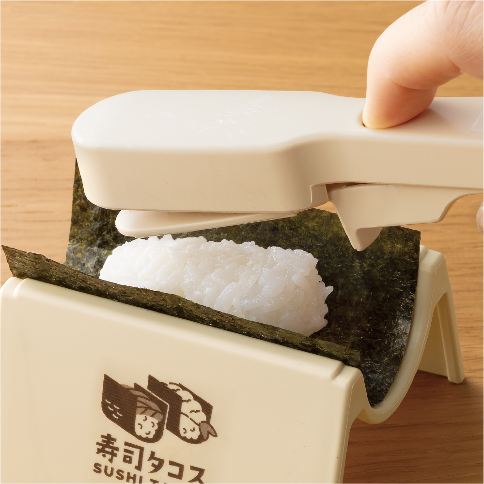 しゃもじでしゃりをのせます
