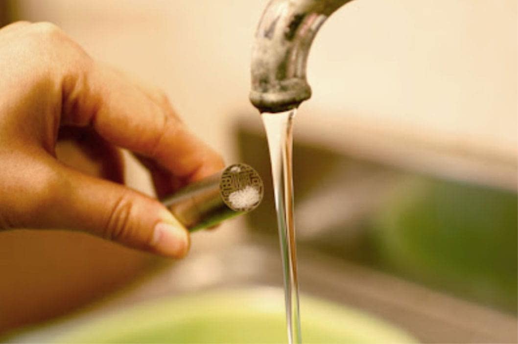 チタン印鑑の洗浄中