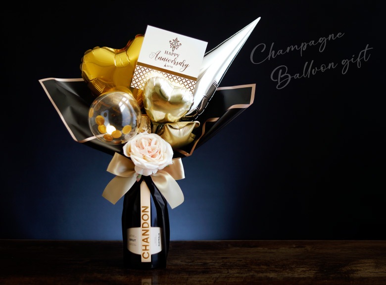 シャンパンや日本酒付き 結婚祝いのバルーン電報ギフト｜スマイルデイズ