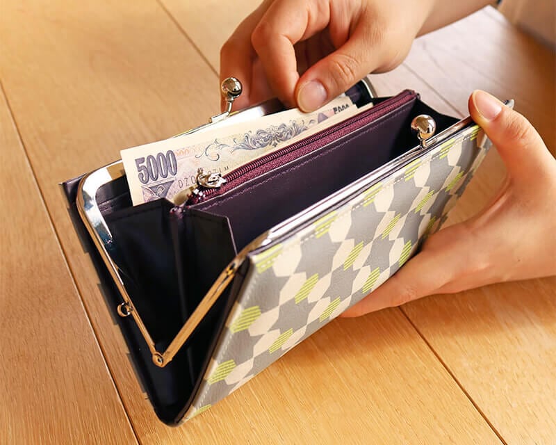 コインケースと長財布の新作入荷！使い勝手の良いフェイクレザーのお財布