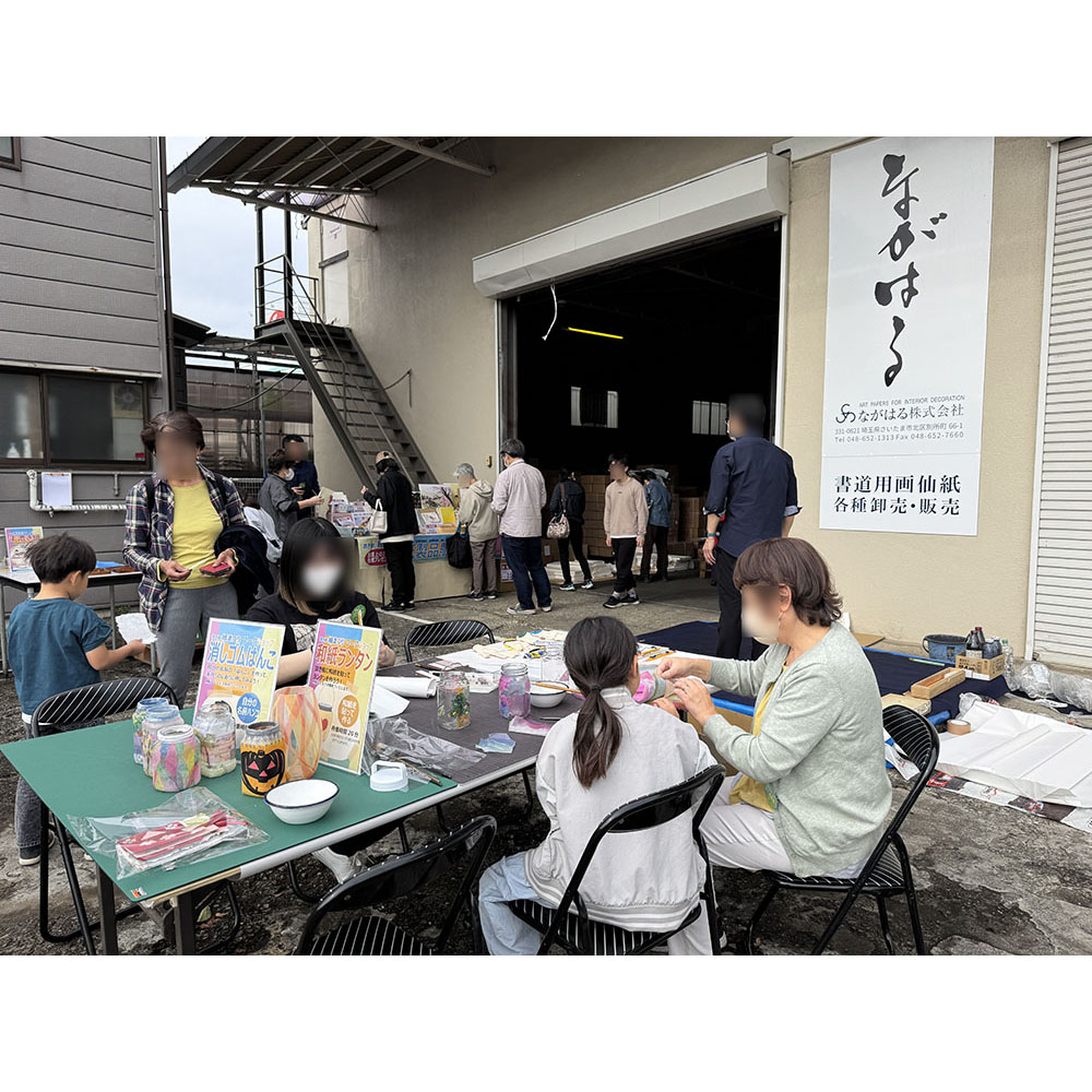 ながはる株式会社倉庫前で開催した紙まつり販売会場