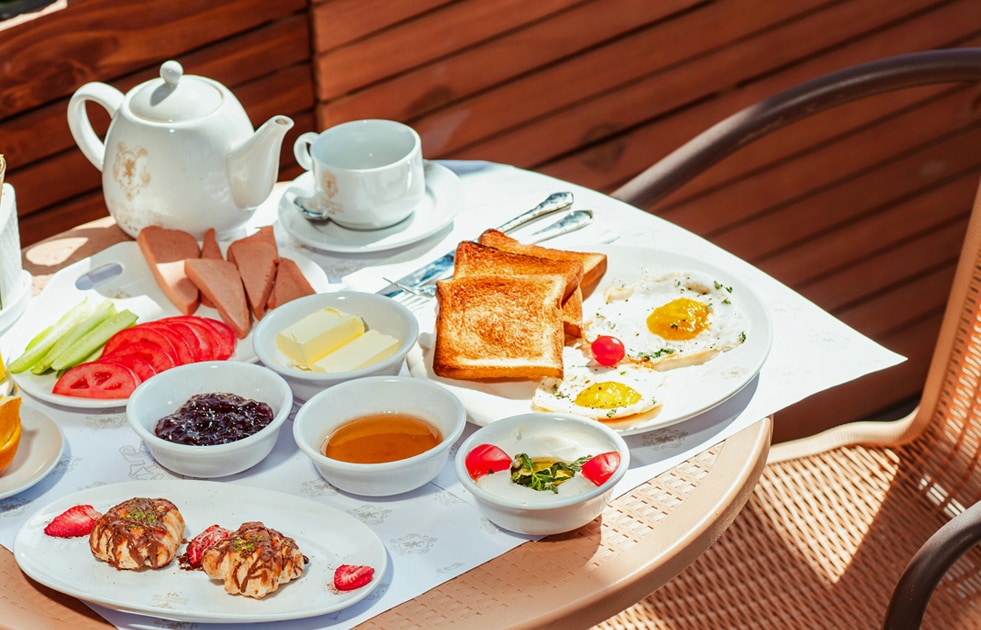 太陽を浴びながらモーニングイメージ