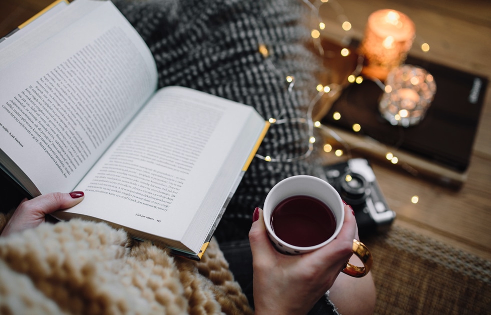 本と過ごす静かな夜イメージ