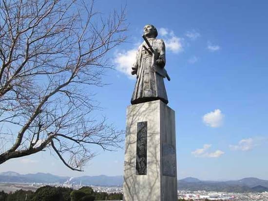 中條金之助景昭の像