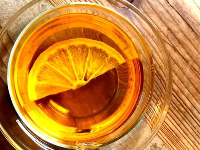 紅茶の入ったコップ