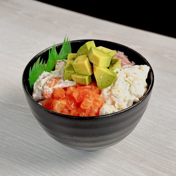 シーサラダと定番海鮮ぎゅっと丼