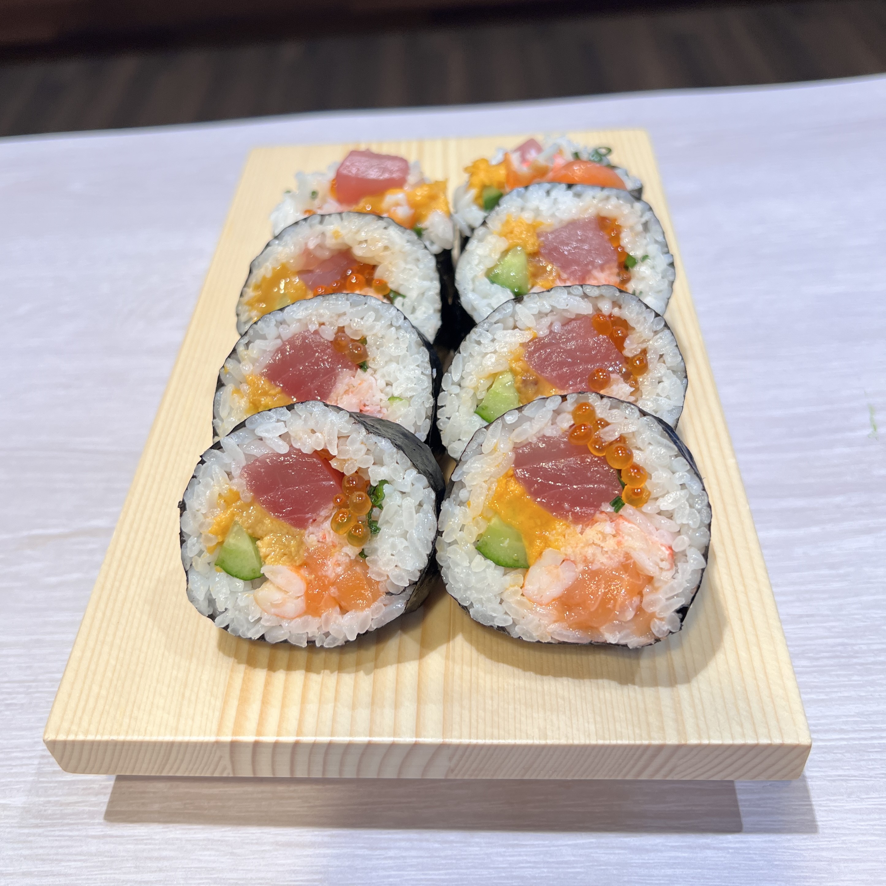極みの一本海鮮6種 恵宝巻（紅ずわいがに / うに / めばちまぐろ / いくら / 海老 / サーモン）カット