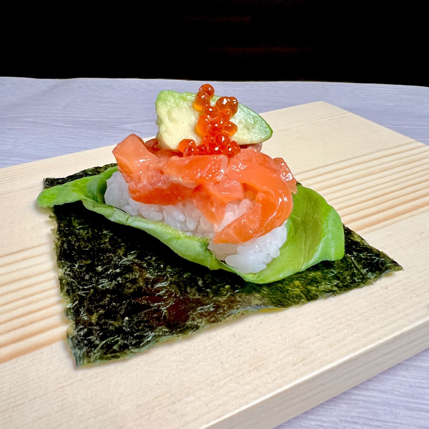 サーモンアボカド(ダイスサーモン)の手巻き寿司