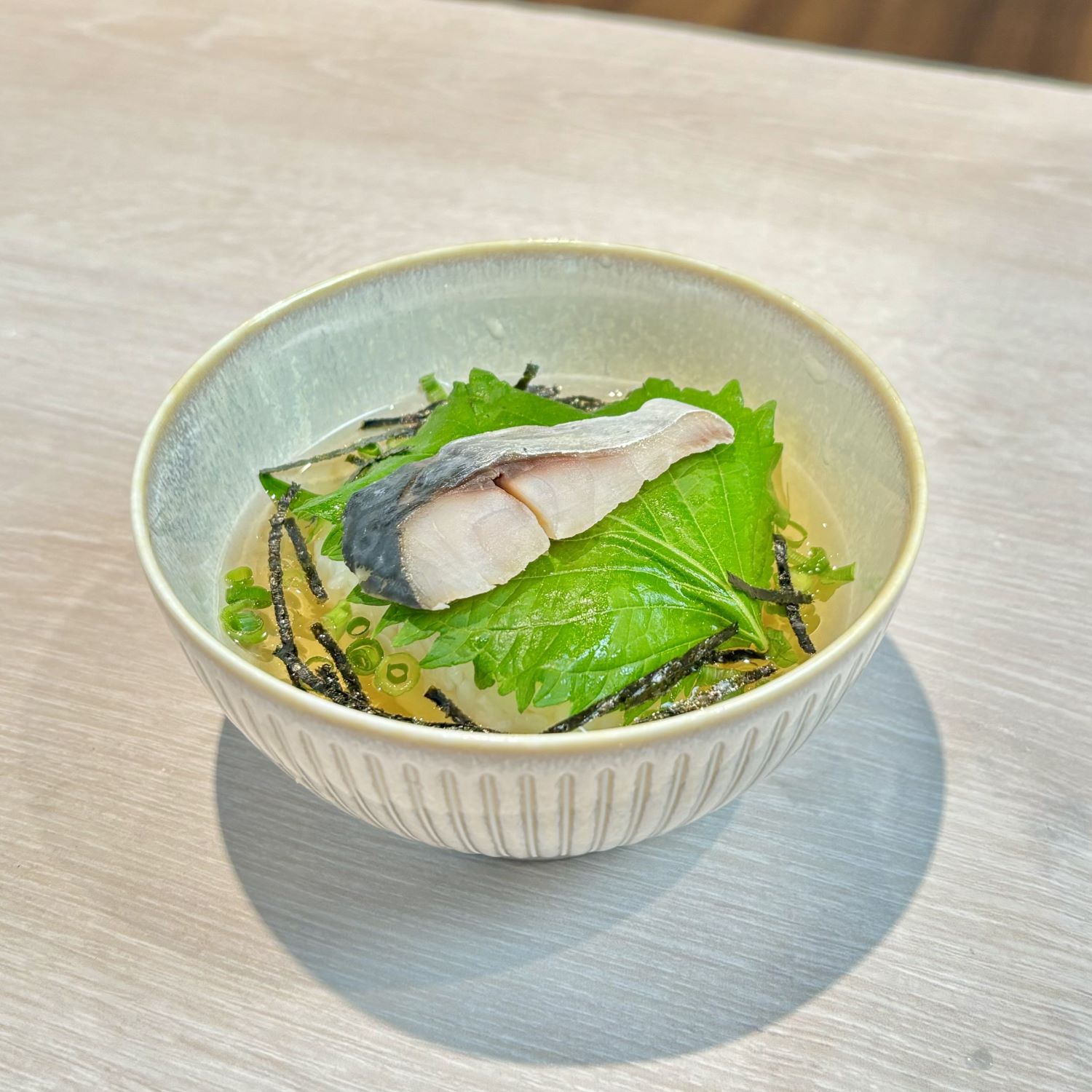 さばのおにぎり(お茶漬け)